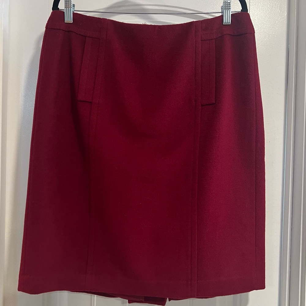 Ann Taylor 100% Wool Burgundy‎ Fully Lined Mini Skirt. Size 14.